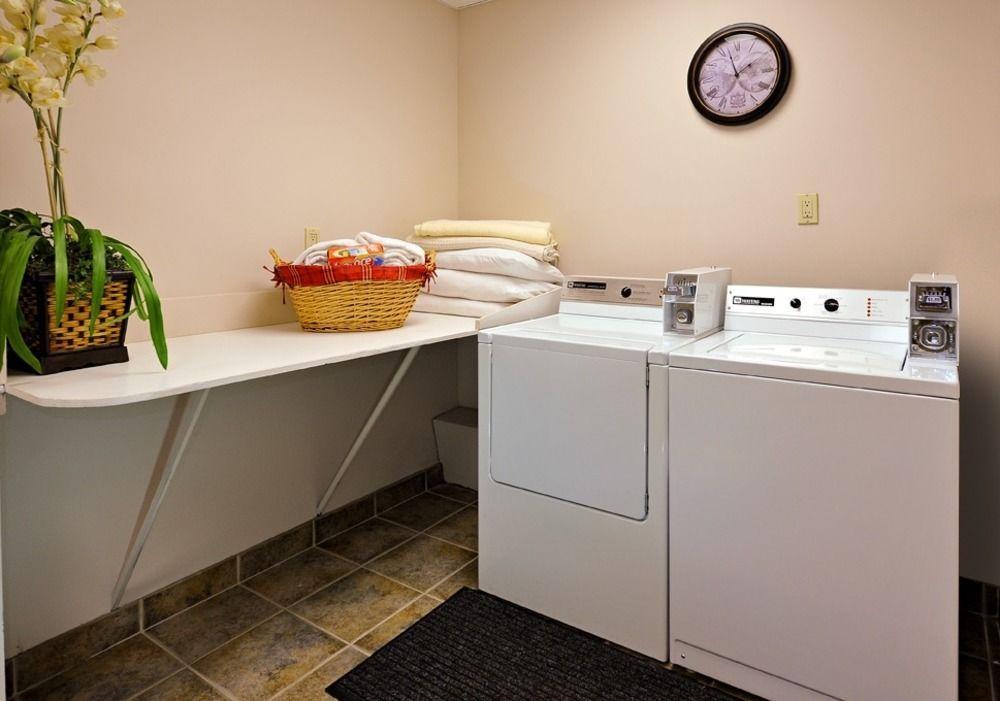 Quality Inn & Suites Oakville Buitenkant foto